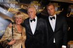 Amsterdam 28 oktober 2011
Tuschinski bestaat 90 jaar. Sheila de Vries met man zoon en vriendin
Peter Smulders bv