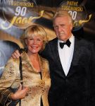 Amsterdam 28 oktober 2011
Tuschinski bestaat 90 jaar. Sheila de Vries met man zoon en vriendin
Peter Smulders bv