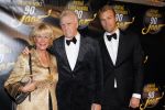 Amsterdam 28 oktober 2011
Tuschinski bestaat 90 jaar. Sheila de Vries met man zoon en vriendin
Peter Smulders bv