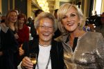 Amsterdam 24 oktober 2011
Presentatie borstbeeld Tineke Schouten in Carre. Tineke met moeder
Peter Smulders bv