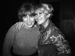 1984 Anneke Gronloh met vriendin Trea Dobbs
foto Peter smulders BV