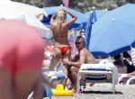 Ibiza 26 juli 2011
Wendy v Dijk met Erland Galjaard en Sem en Lizzy op het strand. Ook Martijn Amanda Bickel Jasmijn Achilles en Michelle Krabbe zijn aanwezig bij coco beach.
Peter Smulders bv