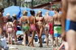 Ibiza 26 juli 2011
Wendy v Dijk met Erland Galjaard en Sem en Lizzy op het strand. Ook Martijn Amanda Bickel Jasmijn Achilles en Michelle Krabbe zijn aanwezig bij coco beach.
Peter Smulders bv