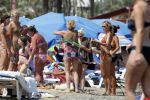 Ibiza 26 juli 2011
Wendy v Dijk met Erland Galjaard en Sem en Lizzy op het strand. Ook Martijn Amanda Bickel Jasmijn Achilles en Michelle Krabbe zijn aanwezig bij coco beach.
Peter Smulders bv