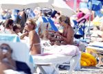 Ibiza 26 juli 2011
Wendy v Dijk met Erland Galjaard en Sem en Lizzy op het strand. Ook Martijn Amanda Bickel Jasmijn Achilles en Michelle Krabbe zijn aanwezig bij coco beach.
Peter Smulders bv