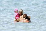 Ibiza 26 juli 2011
Wendy v Dijk met Erland Galjaard en Sem en Lizzy op het strand. Ook Martijn Amanda Bickel Jasmijn Achilles en Michelle Krabbe zijn aanwezig bij coco beach.
Peter Smulders bv