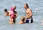 Ibiza 26 juli 2011
Wendy v Dijk met Erland Galjaard en Sem en Lizzy op het strand. Ook Martijn Amanda Bickel Jasmijn Achilles en Michelle Krabbe zijn aanwezig bij coco beach.
Peter Smulders bv