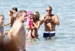 Ibiza 26 juli 2011
Wendy v Dijk met Erland Galjaard en Sem en Lizzy op het strand. Ook Martijn Amanda Bickel Jasmijn Achilles en Michelle Krabbe zijn aanwezig bij coco beach.
Peter Smulders bv
