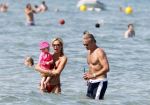 Ibiza 26 juli 2011
Wendy v Dijk met Erland Galjaard en Sem en Lizzy op het strand. Ook Martijn Amanda Bickel Jasmijn Achilles en Michelle Krabbe zijn aanwezig bij coco beach.
Peter Smulders bv