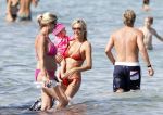 Ibiza 26 juli 2011
Wendy v Dijk met Erland Galjaard en Sem en Lizzy op het strand. Ook Martijn Amanda Bickel Jasmijn Achilles en Michelle Krabbe zijn aanwezig bij coco beach.
Peter Smulders bv