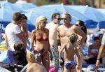 Ibiza 26 juli 2011
Wendy v Dijk met Erland Galjaard en Sem en Lizzy op het strand. Ook Martijn Amanda Bickel Jasmijn Achilles en Michelle Krabbe zijn aanwezig bij coco beach.
Peter Smulders bv