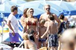 Ibiza 26 juli 2011
Wendy v Dijk met Erland Galjaard en Sem en Lizzy op het strand. Ook Martijn Amanda Bickel Jasmijn Achilles en Michelle Krabbe zijn aanwezig bij coco beach.
Peter Smulders bv