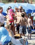 Ibiza 26 juli 2011
Wendy v Dijk met Erland Galjaard en Sem en Lizzy op het strand. Ook Martijn Amanda Bickel Jasmijn Achilles en Michelle Krabbe zijn aanwezig bij coco beach.
Peter Smulders bv