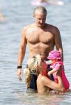 Ibiza 26 juli 2011
Wendy v Dijk met Erland Galjaard en Sem en Lizzy op het strand. Ook Martijn Amanda Bickel Jasmijn Achilles en Michelle Krabbe zijn aanwezig bij coco beach.
Peter Smulders bv