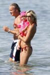Ibiza 26 juli 2011
Wendy v Dijk met Erland Galjaard en Sem en Lizzy op het strand. Ook Martijn Amanda Bickel Jasmijn Achilles en Michelle Krabbe zijn aanwezig bij coco beach.
Peter Smulders bv