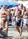 Ibiza 26 juli 2011
Wendy v Dijk met Erland Galjaard en Sem en Lizzy op het strand. Ook Martijn Amanda Bickel Jasmijn Achilles en Michelle Krabbe zijn aanwezig bij coco beach.
Peter Smulders bv