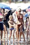 Ibiza 26 juli 2011
Wendy v Dijk met Erland Galjaard en Sem en Lizzy op het strand. Ook Martijn Amanda Bickel Jasmijn Achilles en Michelle Krabbe zijn aanwezig bij coco beach.
Peter Smulders bv