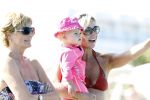 Ibiza 26 juli 2011
Wendy v Dijk met Erland Galjaard en Sem en Lizzy op het strand. Ook Martijn Amanda Bickel Jasmijn Achilles en Michelle Krabbe zijn aanwezig bij coco beach.
Peter Smulders bv