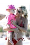 Ibiza 26 juli 2011
Wendy v Dijk met Erland Galjaard en Sem en Lizzy op het strand. Ook Martijn Amanda Bickel Jasmijn Achilles en Michelle Krabbe zijn aanwezig bij coco beach.
Peter Smulders bv