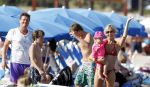 Ibiza 26 juli 2011
Wendy v Dijk met Erland Galjaard en Sem en Lizzy op het strand. Ook Martijn Amanda Bickel Jasmijn Achilles en Michelle Krabbe zijn aanwezig bij coco beach.
Peter Smulders bv