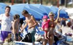 Ibiza 26 juli 2011
Wendy v Dijk met Erland Galjaard en Sem en Lizzy op het strand. Ook Martijn Amanda Bickel Jasmijn Achilles en Michelle Krabbe zijn aanwezig bij coco beach.
Peter Smulders bv
