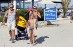 Ibiza 26 juli 2011
Wendy v Dijk met Erland Galjaard en Sem en Lizzy op het strand. Ook Martijn Amanda Bickel Jasmijn Achilles en Michelle Krabbe zijn aanwezig bij coco beach.
Peter Smulders bv