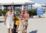 Ibiza 26 juli 2011
Wendy v Dijk met Erland Galjaard en Sem en Lizzy op het strand. Ook Martijn Amanda Bickel Jasmijn Achilles en Michelle Krabbe zijn aanwezig bij coco beach.
Peter Smulders bv