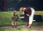 Milaan, 8 December 1989
Yvonne Gullit ( Yvonne de Vries ) met haar twee kinderen Felicity Gullit en Chamaine Gullit
Foto Peter Smulders BV