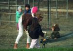 Milaan, 8 December 1989
Yvonne Gullit ( Yvonne de Vries ) met haar twee kinderen Felicity Gullit en Chamaine Gullit
Foto Peter Smulders BV