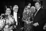 1984
ZZN (Mary Servaes Zangeres zonder Naam), wordt 65 jaar.
Hier met haar man en Anneke Gronloh