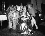 1984
ZZN (Mary Servaes Zangeres zonder Naam), wordt 65 jaar.
hier op de foto met Ronnie tober, Trea Dobbs, Anneke Gronloh, Bueno de Mesquita
Foto Peter smulders
