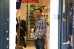 Amsterdam 11 november 2012
Estelle Cruiff en Badr Hari doen boodschappen in Amsterdam met Maxim Gullit.
Peter Smulders bv