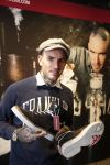 Amsterdam 8 november 2012
Presentatie Rehab Ben Saunders schoenen. Ook zijn dochter Stacey en ouders zijn aanwezig.
Peter Smulders bv