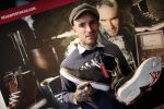 Amsterdam 8 november 2012
Presentatie Rehab Ben Saunders schoenen. Ook zijn dochter Stacey en ouders zijn aanwezig.
Peter Smulders bv