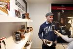 Amsterdam 8 november 2012
Presentatie Rehab Ben Saunders schoenen. Ook zijn dochter Stacey en ouders zijn aanwezig.
Peter Smulders bv