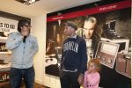 Amsterdam 8 november 2012
Presentatie Rehab Ben Saunders schoenen. Ook zijn dochter Stacey en ouders zijn aanwezig.
Peter Smulders bv