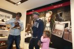 Amsterdam 8 november 2012
Presentatie Rehab Ben Saunders schoenen. Ook zijn dochter Stacey en ouders zijn aanwezig.
Peter Smulders bv