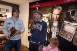 Amsterdam 8 november 2012
Presentatie Rehab Ben Saunders schoenen. Ook zijn dochter Stacey en ouders zijn aanwezig.
Peter Smulders bv
