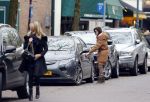 Amsterdam 9 november 2012
Carice v Houten doet boodschappen op de cornelis schuytstraat en vertrekt met haar electrische opel Ampera.
Peter Smulders bv