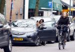 Amsterdam 9 november 2012
Carice v Houten doet boodschappen op de cornelis schuytstraat en vertrekt met haar electrische opel Ampera.
Peter Smulders bv