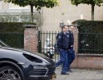 Amsterdam 1 november 2012
De lampen zijn uit de porsche cayenne van Estelle Cruijff gestolen terwijl de auto voor haar huis stond.
Peter Smulders bv