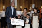 Amsterdam 31 oktober 2012
Hans Breukhoven neemt cheque in ontvangst bij restaurant Vandaag.
Peter Smulders bv