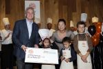 Amsterdam 31 oktober 2012
Hans Breukhoven neemt cheque in ontvangst bij restaurant Vandaag.
Peter Smulders bv
