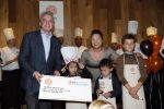 Amsterdam 31 oktober 2012
Hans Breukhoven neemt cheque in ontvangst bij restaurant Vandaag.
Peter Smulders bv