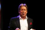Zeist 21 november 2012
Hans Kazan krijgt prijs in het Fyji theater in Zeist.
Aanwezig zijn zijn zoons Oscar Renzo en Steven alsmede zijn schoondochters Mara en..
Peter Smulders bv