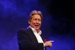 Zeist 21 november 2012
Hans Kazan krijgt prijs in het Fyji theater in Zeist.
Aanwezig zijn zijn zoons Oscar Renzo en Steven alsmede zijn schoondochters Mara en..
Peter Smulders bv