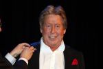 Zeist 21 november 2012
Hans Kazan krijgt prijs in het Fyji theater in Zeist.
Aanwezig zijn zijn zoons Oscar Renzo en Steven alsmede zijn schoondochters Mara en..
Peter Smulders bv
