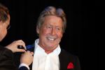 Zeist 21 november 2012
Hans Kazan krijgt prijs in het Fyji theater in Zeist.
Aanwezig zijn zijn zoons Oscar Renzo en Steven alsmede zijn schoondochters Mara en..
Peter Smulders bv