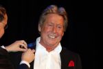 Zeist 21 november 2012
Hans Kazan krijgt prijs in het Fyji theater in Zeist.
Aanwezig zijn zijn zoons Oscar Renzo en Steven alsmede zijn schoondochters Mara en..
Peter Smulders bv