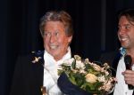 Zeist 21 november 2012
Hans Kazan krijgt prijs in het Fyji theater in Zeist.
Aanwezig zijn zijn zoons Oscar Renzo en Steven alsmede zijn schoondochters Mara en..
Peter Smulders bv